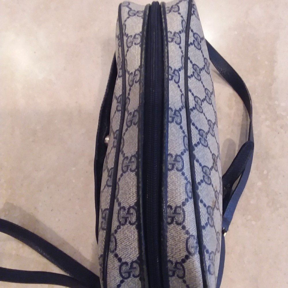 Gucci Beige & Black GG Canvas Shoulder Bag - Picture 3 of 11